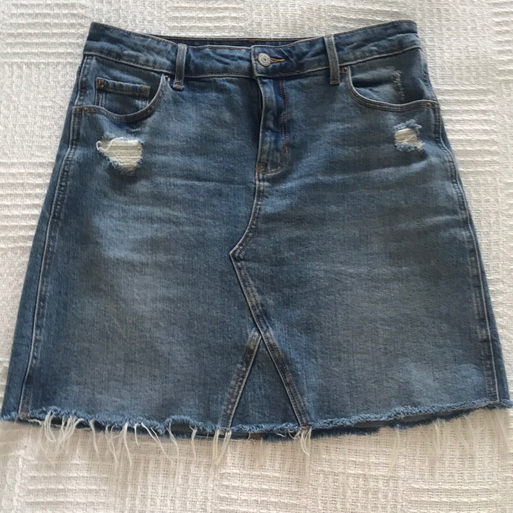 Women’s distressed denim skirt size 4